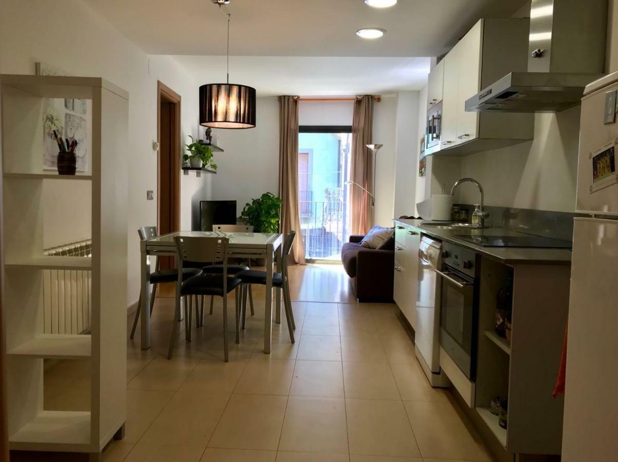 Апартаменты Apartament Centre Historic A Олот Экстерьер фото